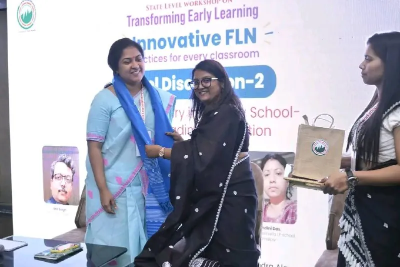 Award presentation moment at the State Level Workshop on Transforming Early Learning, organised by CML — an initiative of Tata Trust